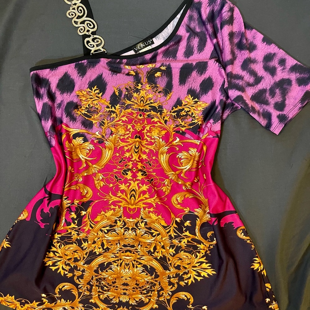 Venus top with chain
